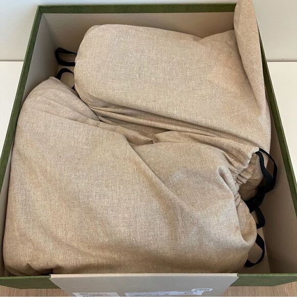 Gucci
Interlocking G shearling boots - Picture 6 of 7